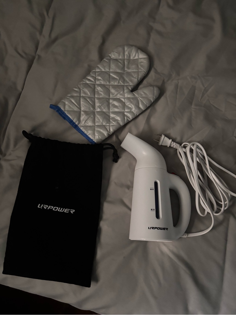 White Handheld Garment Steamer with Heat-Resistant Mitt